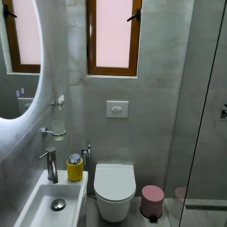 Myslym Shyri Cozy Lovely Orange Appartement Tirana