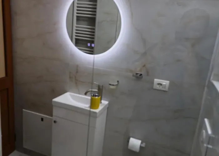 Myslym Shyri Cozy Lovely Orange Apartman Tirana