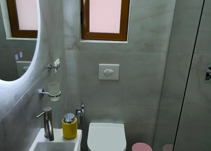 Myslym Shyri Cozy Lovely Orange Apartman Tirana